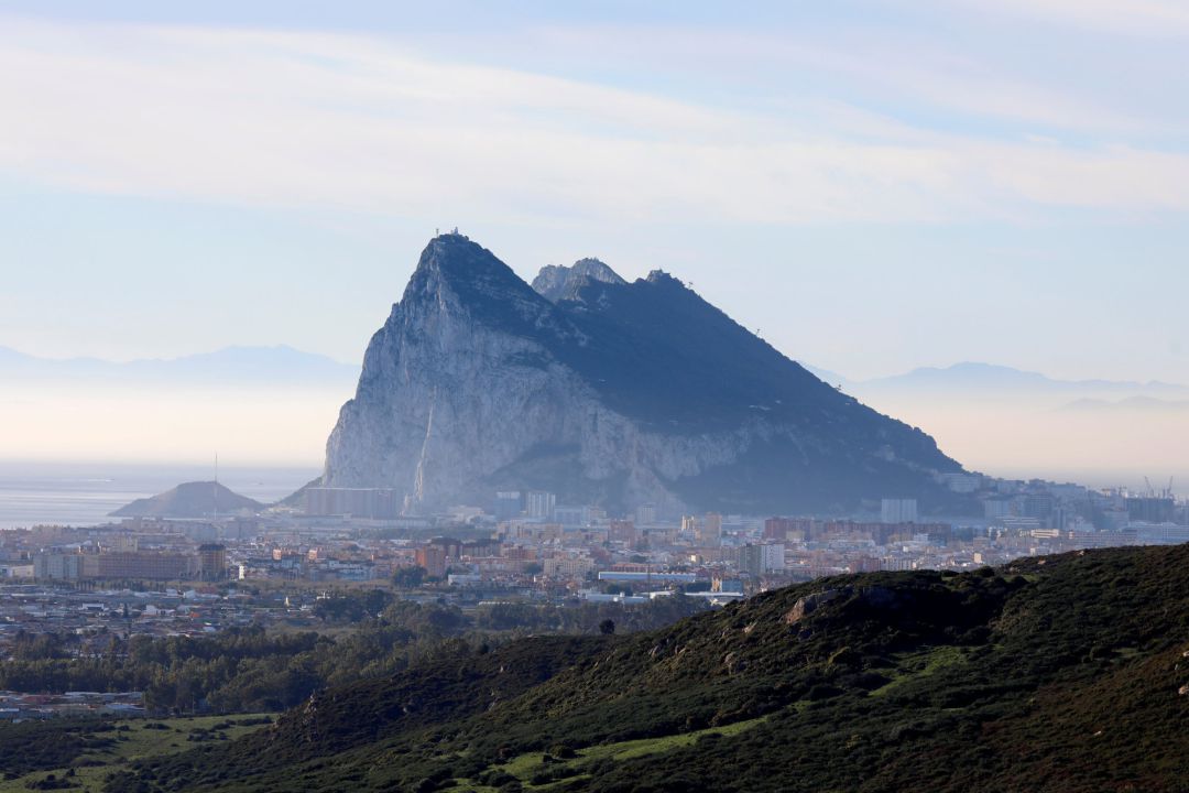 Una imagen de Gibraltar desde Sierra Carbonera. Una imagen de Gibraltar desde Sierra Carbonera.