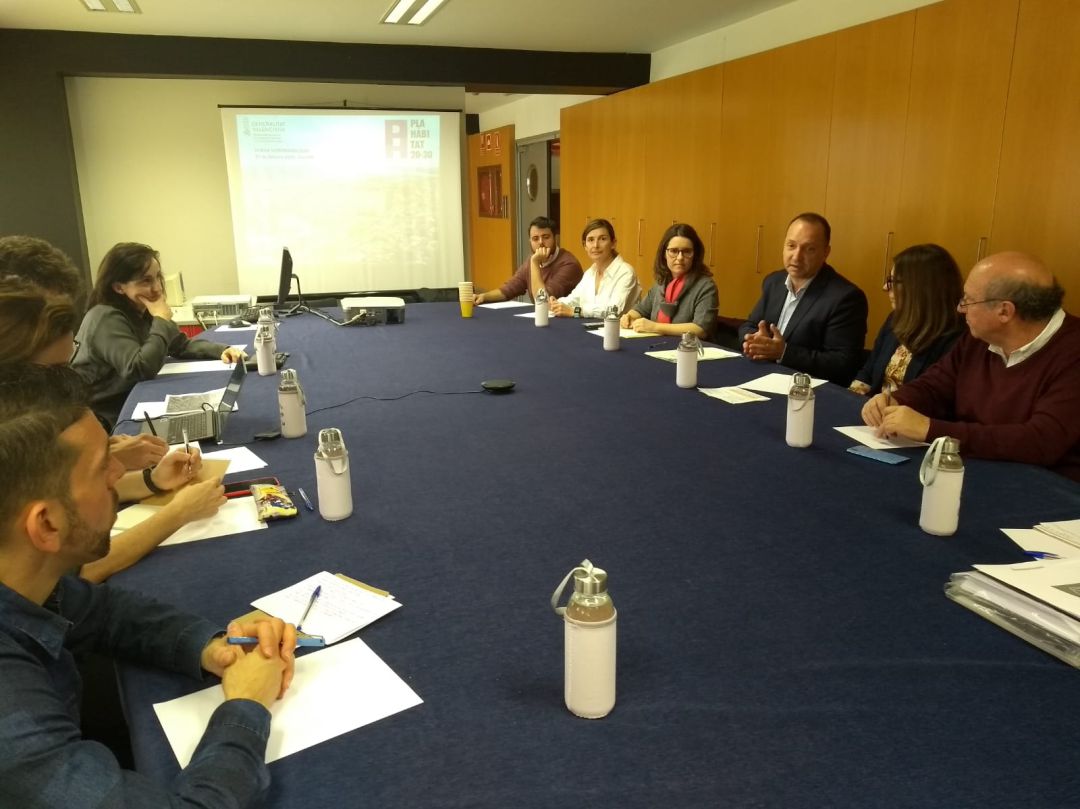 El conseller de Vivienda, Rubén Martínez Dalmau, en la reunión sectorial sobre el Plano Hábitat 20.30, mantenida hoy en el edificio Prop. El conseller de Vivienda, Rubén Martínez Dalmau, en la reunión sectorial sobre el Plano Hábitat 20.30, mantenida hoy en el edificio Prop.