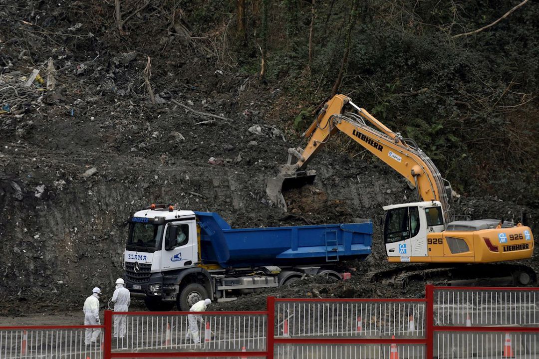 Trabajos de desescombro en el vertedero de Zaldibar Trabajos de desescombro en el vertedero de Zaldibar