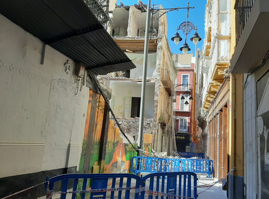 Los derrumbes han afectado ahora a los pisos superiores Los derrumbes han afectado ahora a los pisos superiores