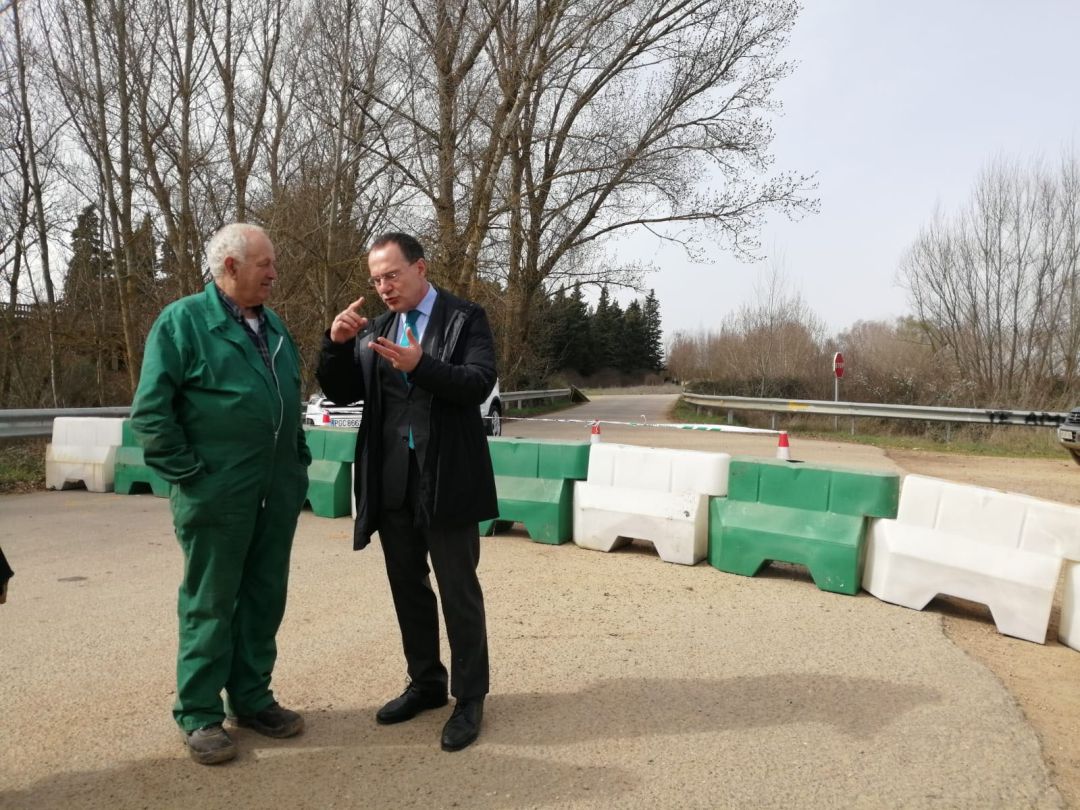 El subdelegado del Gobierno, Ángel Blanco, durante su visita a Castrogonzalo El subdelegado del Gobierno, Ángel Blanco, durante su visita a Castrogonzalo