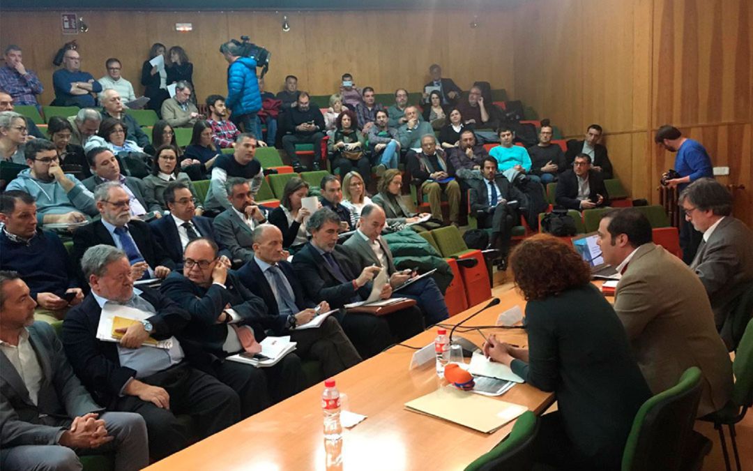 Alrededor de 80 personas participan en Andorra (Teruel) en la reunión convocada por el Ministerio de Transición Ecológica Alrededor de 80 personas participan en Andorra (Teruel) en la reunión convocada por el Ministerio de Transición Ecológica