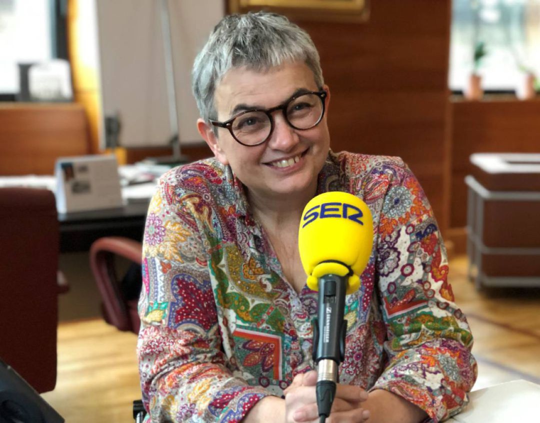 La alcaldesa de Gijón, Ana González, durante una entrevista en la SER. La alcaldesa de Gijón, Ana González, durante una entrevista en la SER.