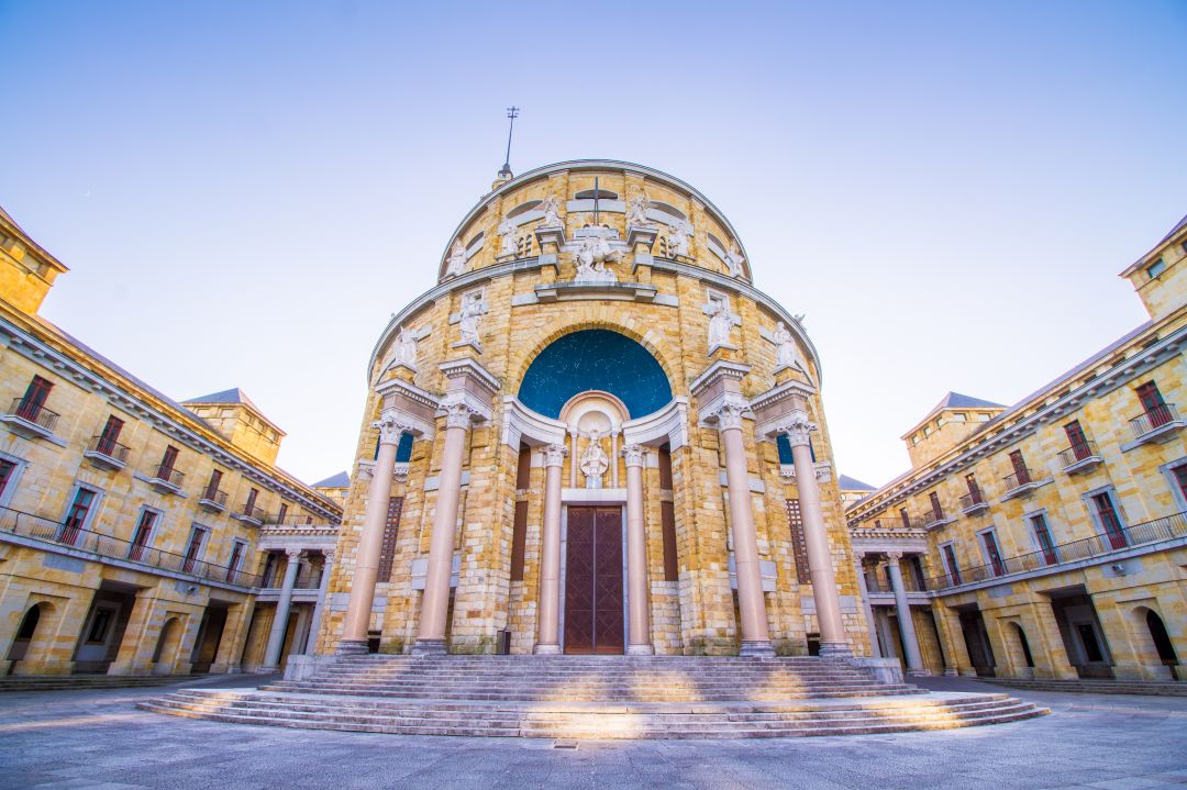 La iglesia de la Universidad Laboral. La iglesia de la Universidad Laboral.