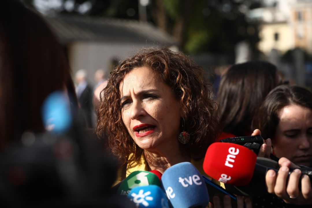 La ministra de Hacienda, María Jesús Montero, atiende a los medios en Sevilla. La ministra de Hacienda, María Jesús Montero, atiende a los medios en Sevilla.