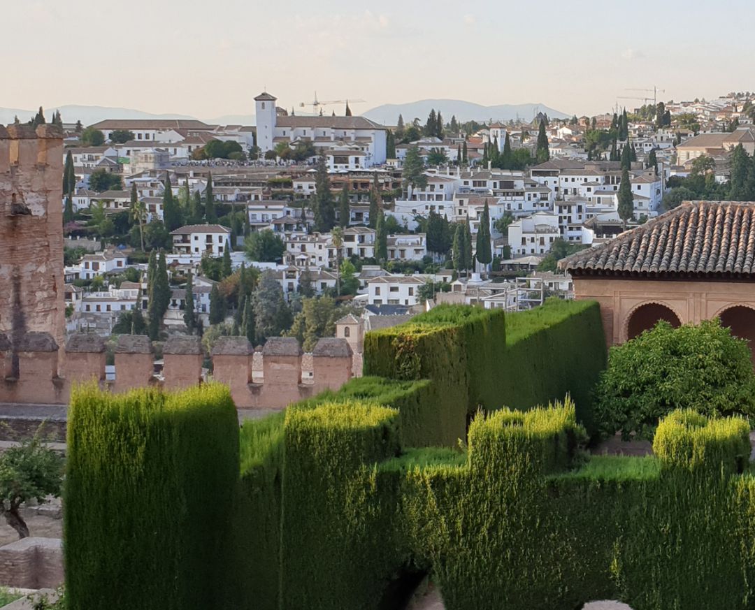 El barrio granadino del Albaicín, desde la Alhambra El barrio granadino del Albaicín, desde la Alhambra