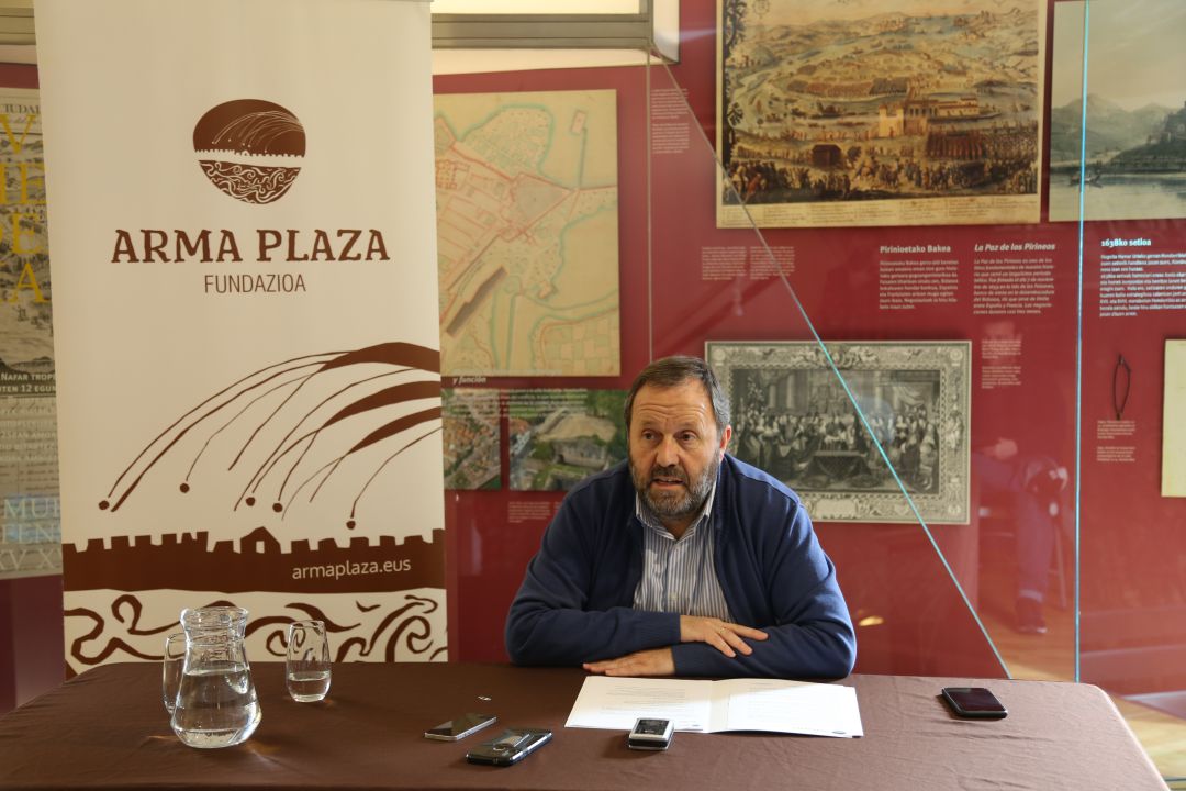 Txomin Sagarzazu, alcalde de Hondarribia y presidente del Patronato de la Fundación Arma Plaza, dando cuenta del balance de 2019 y los proyectos para 2020. Txomin Sagarzazu, alcalde de Hondarribia y presidente del Patronato de la Fundación Arma Plaza, dando cuenta del balance de 2019 y los proyectos para 2020.