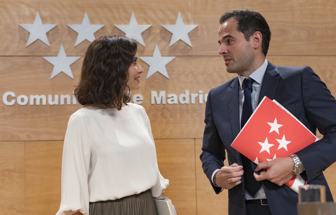La presidenta de la Comunidad de Madrid, Isabel Díaz Ayuso, y el vicepresidente, Ignacio Aguado, en la rueda de prensa posterior al Consejo de Gobierno. Archivo La presidenta de la Comunidad de Madrid, Isabel Díaz Ayuso, y el vicepresidente, Ignacio Aguado, en la rueda de prensa posterior al Consejo de Gobierno. Archivo
