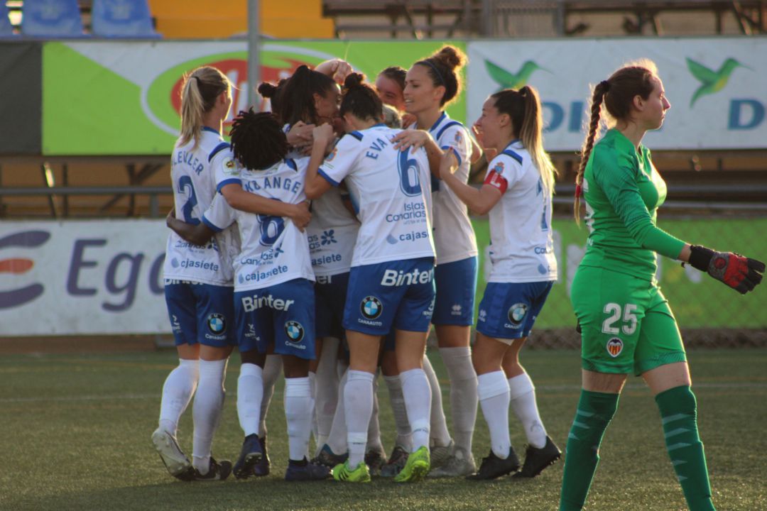 Las tinerfeñas vuelven a sumar de a tres en su feudo Las tinerfeñas vuelven a sumar de a tres en su feudo