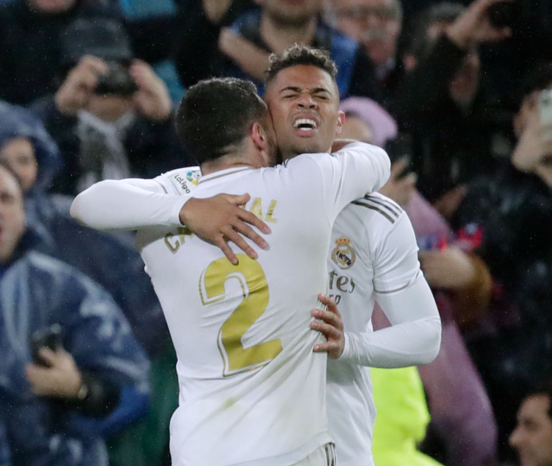 Mariano Díaz celebrando su gol con Carvajal Mariano Díaz celebrando su gol con Carvajal