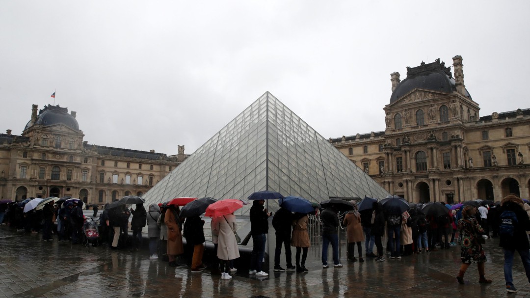 El Louvre no abre este domingo como medida de precaución por el coronavirus