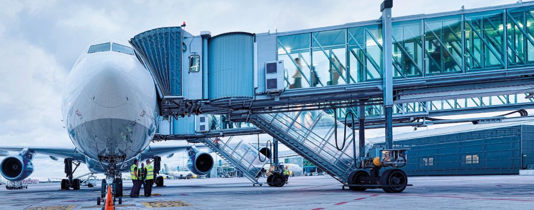 Las fábricas de La Pereda producen pasillos rodantes, escaleras mecánicas y los "fingers" a través de los que accedemos a los aviones Las fábricas de La Pereda producen pasillos rodantes, escaleras mecánicas y los "fingers" a través de los que accedemos a los aviones