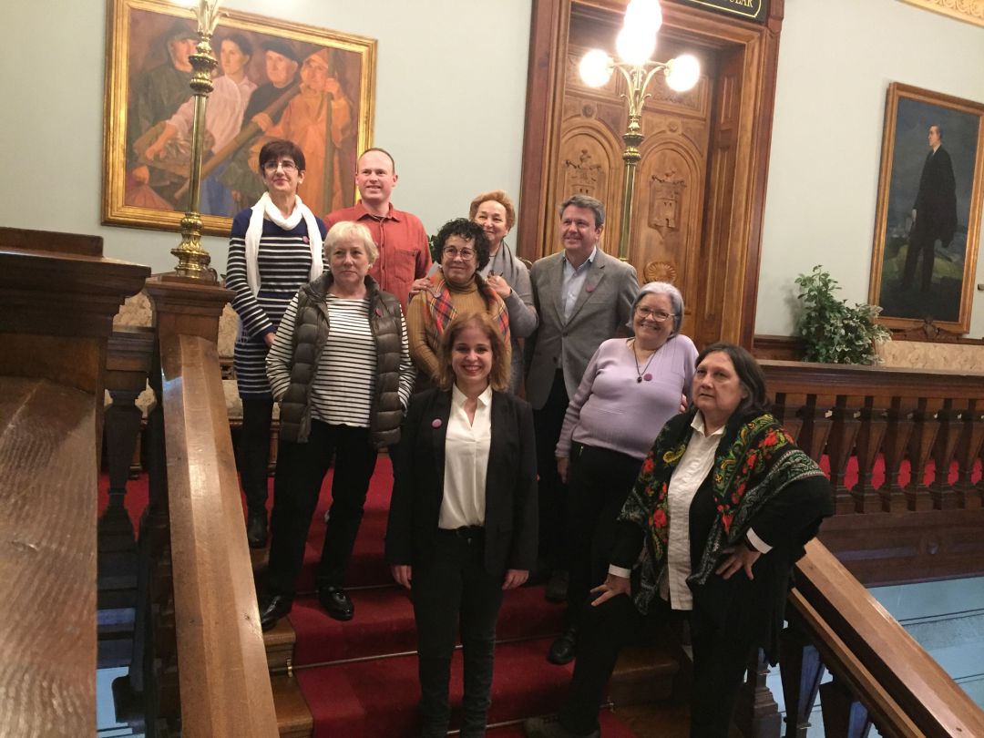 El Ayuntamiento y Asociaciones de Mujeres en la presentación de las actividades en torno a la celebración del 8 de marzo El Ayuntamiento y Asociaciones de Mujeres en la presentación de las actividades en torno a la celebración del 8 de marzo