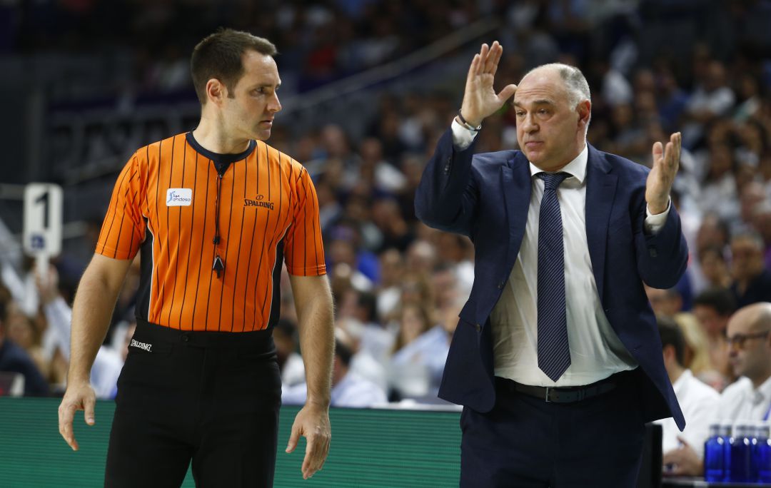 Luismi Castillo en un partido de Liga Endesa junto a Pablo Laso Luismi Castillo en un partido de Liga Endesa junto a Pablo Laso