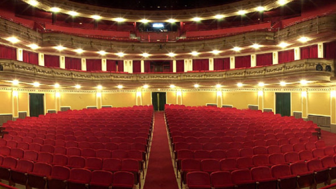 El teatro Gayarre de Pamplona acogerá la entrega de las Medallas de Oro a las Bellas Artes