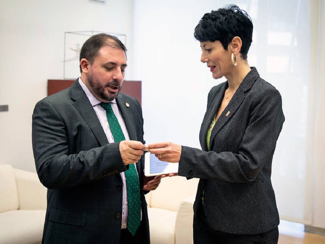 La consejera de Economía y Hacienda, Elma Saiz, hace entrega del Proyecto de Presupuestos de Navarra para 2020 La consejera de Economía y Hacienda, Elma Saiz, hace entrega del Proyecto de Presupuestos de Navarra para 2020