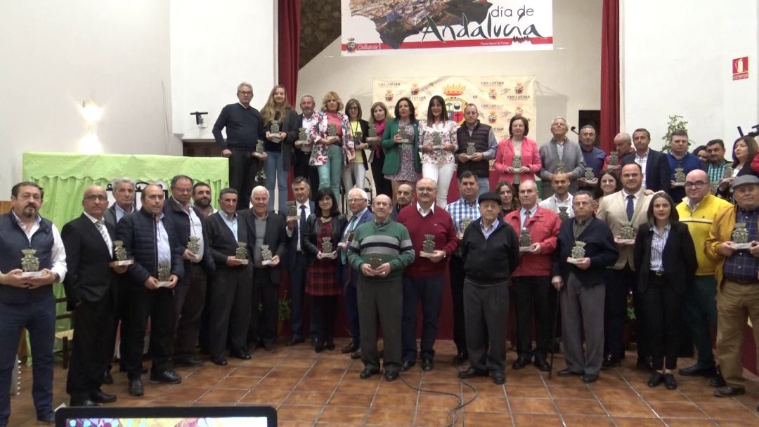 Reconocimiento a alcaldes y concejales que han pasado por el Ayuntamiento de Chilluévar Reconocimiento a alcaldes y concejales que han pasado por el Ayuntamiento de Chilluévar