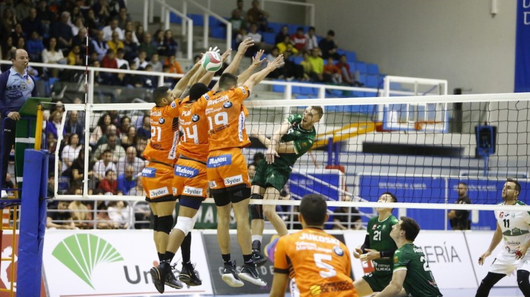 Unicaja Costa de Almería 3 Club Voleibol Teruel 1