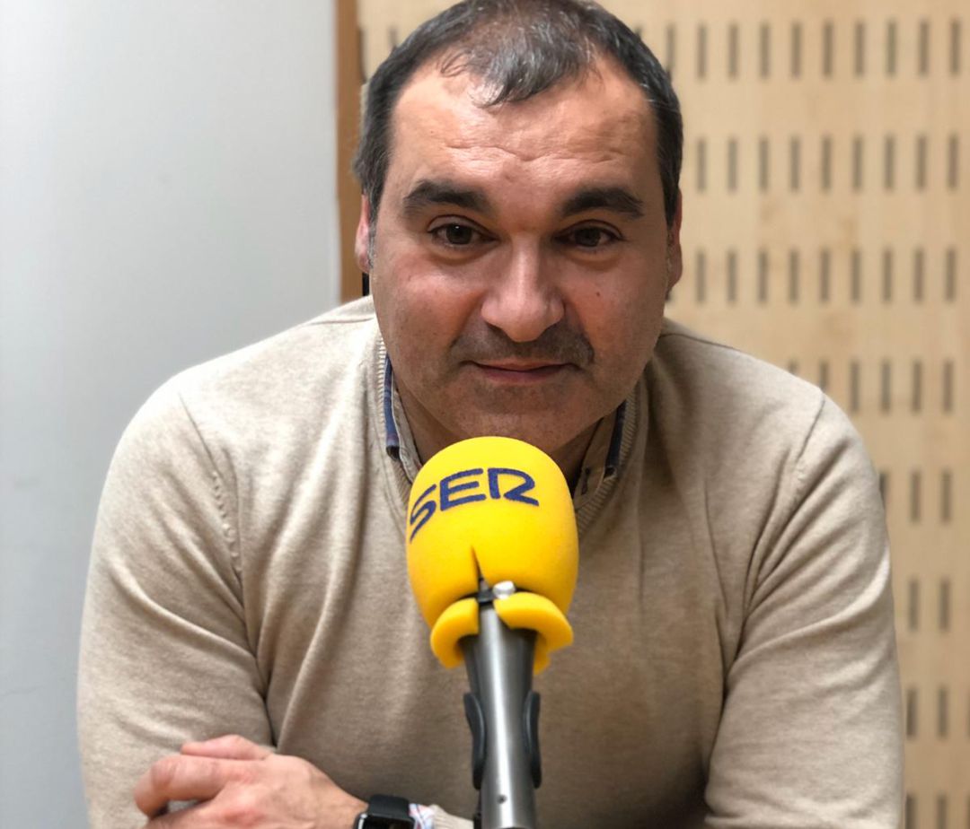 El coordinador de C's Gijón en los estudios de SER Gijón. El coordinador de C's Gijón en los estudios de SER Gijón.