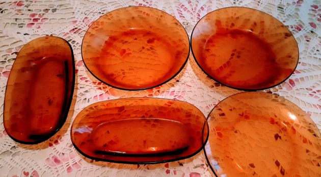 Los platos de Duralex eran imprescindibles. Los platos de Duralex eran imprescindibles.
