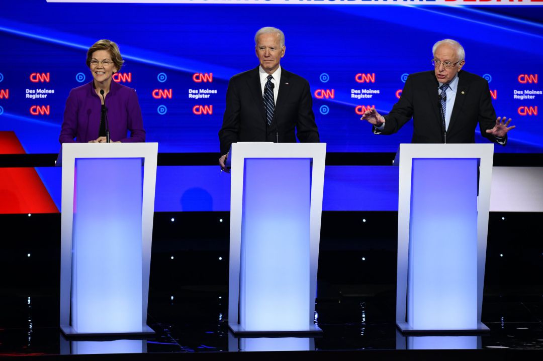 Elizabeth Warren, Joe Biden y Bernie Sanders, en un debate de los precandidatos demócratas a la Casa Blanca. Elizabeth Warren, Joe Biden y Bernie Sanders, en un debate de los precandidatos demócratas a la Casa Blanca.