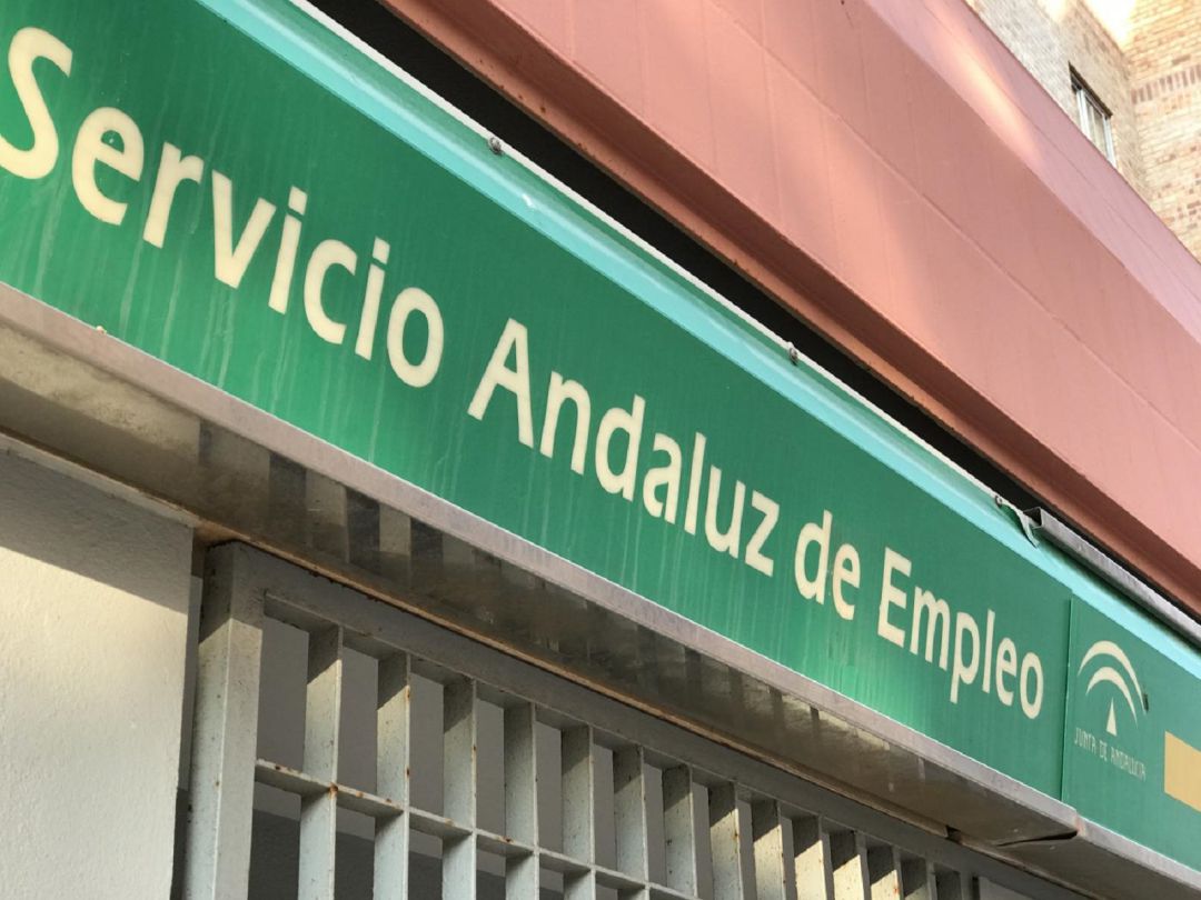Exterior de una oficina del Servicio Andaluz de Empleo Exterior de una oficina del Servicio Andaluz de Empleo