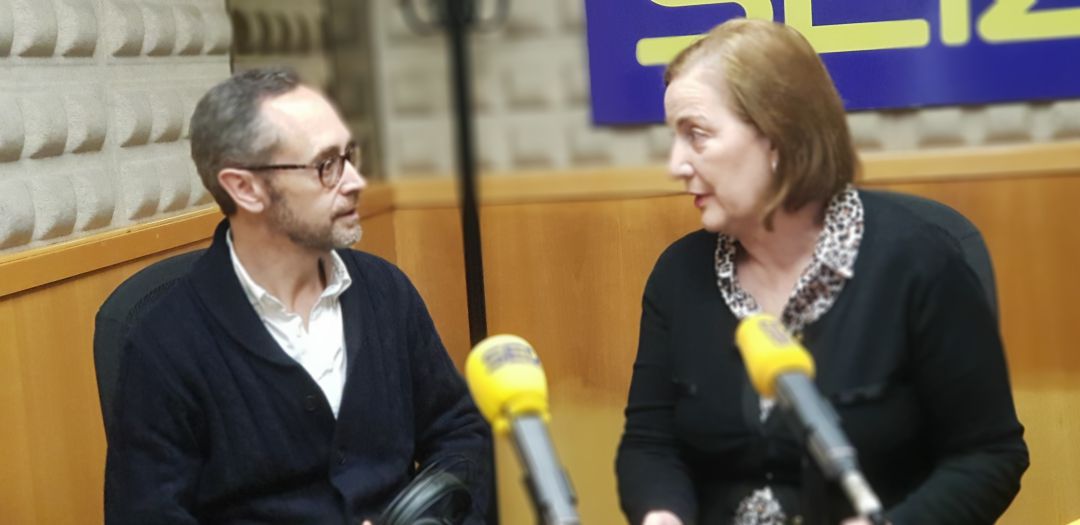 Antonio Blanco y Carmen Solar en los estudios de Radio Asturias Antonio Blanco y Carmen Solar en los estudios de Radio Asturias