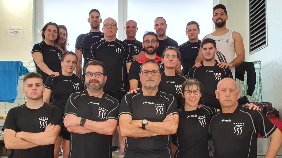 El Elda Master - Grupo CS se colgó una veintena de medallas en Petrer