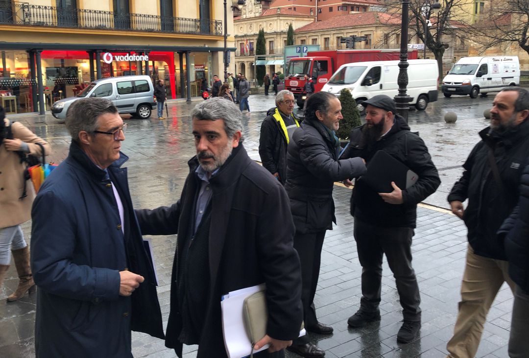 Acuerdo entre administraciones para crear la 'Agencia por León' que diseñará un plan 'a diez años' Acuerdo entre administraciones para crear la 'Agencia por León' que diseñará un plan 'a diez años'
