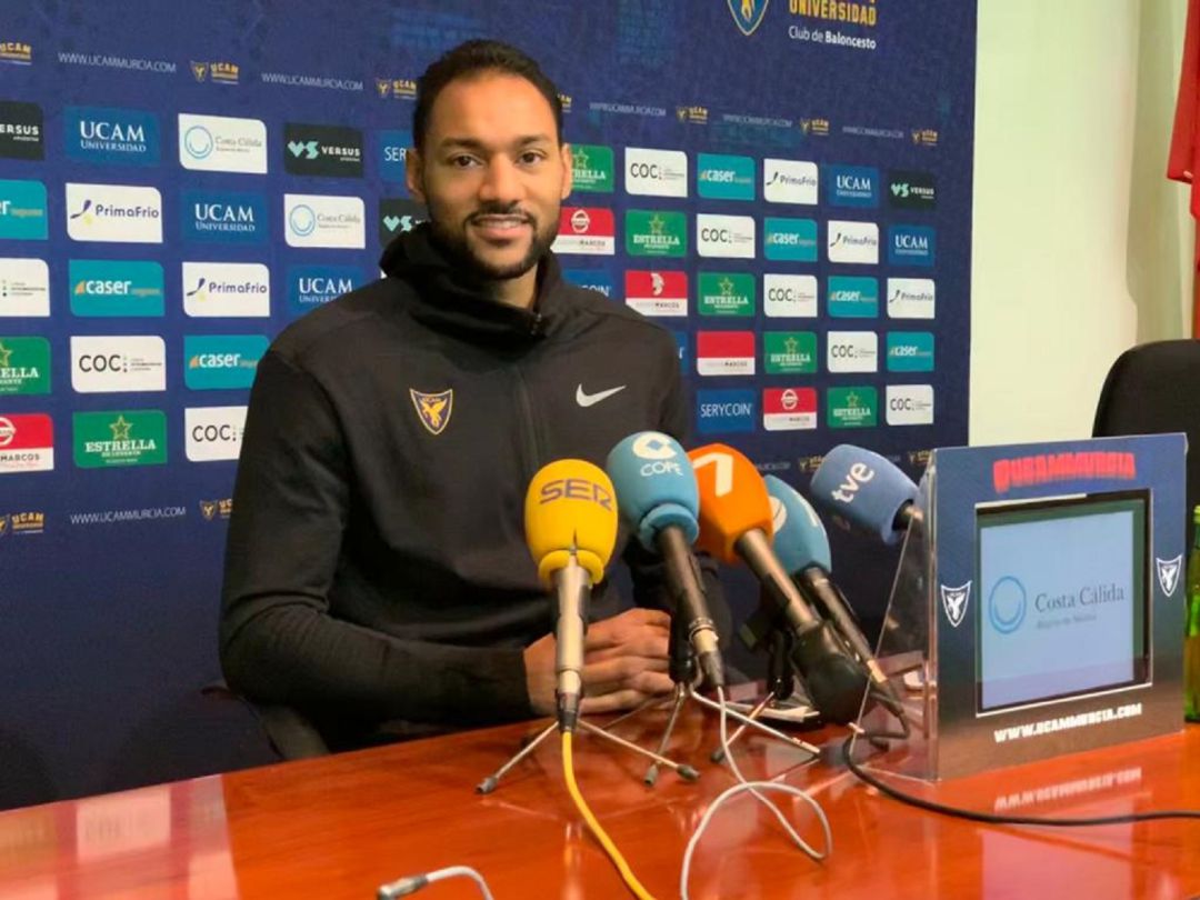 Sadiel Rojas, jugador del UCAM Murcia CB, en sala de prensa Sadiel Rojas, jugador del UCAM Murcia CB, en sala de prensa