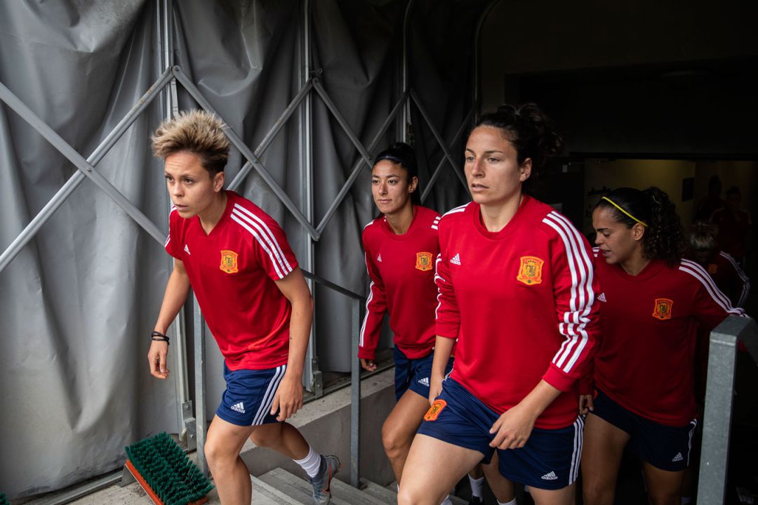 Ivana Andrés, a la dreta en primer plànol, en un entrenament de la Selecció Espanyola Ivana Andrés, a la dreta en primer plànol, en un entrenament de la Selecció Espanyola