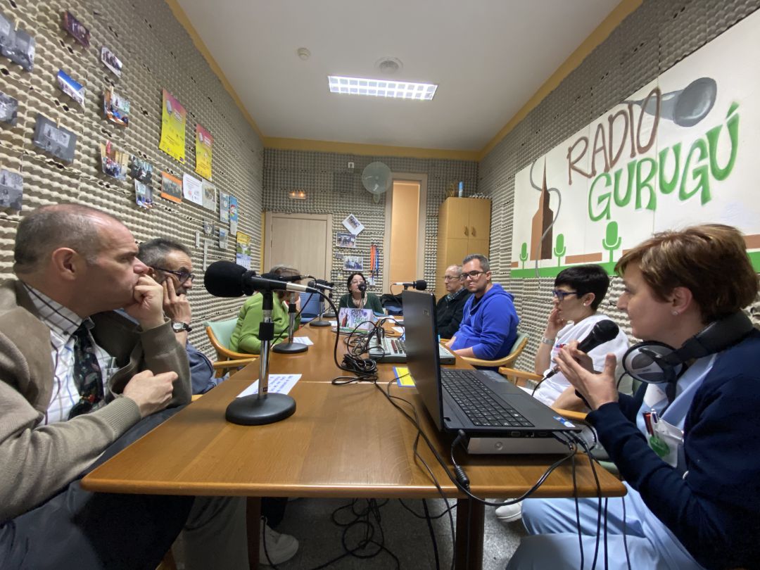 Blanca Vicario es entrevistada por el equipo de Radio Gurugú, la emisora de Hermanas Hospitalarias Palencia Blanca Vicario es entrevistada por el equipo de Radio Gurugú, la emisora de Hermanas Hospitalarias Palencia