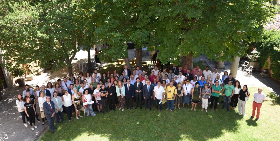 Foto de familia de la entrega de ayudas de 2019. Foto de familia de la entrega de ayudas de 2019.