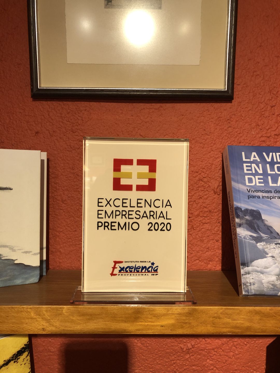 Premio Excelencia Empresarial a la Librería Ícaro. Premio Excelencia Empresarial a la Librería Ícaro.