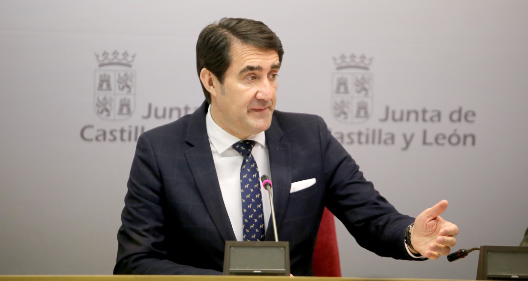El consejero de Fomento y Medio Ambiente, Juan Carlos Suárez-Quiñones, presenta la resolución de las ayudas a la rehabilitación edificatoria El consejero de Fomento y Medio Ambiente, Juan Carlos Suárez-Quiñones, presenta la resolución de las ayudas a la rehabilitación edificatoria