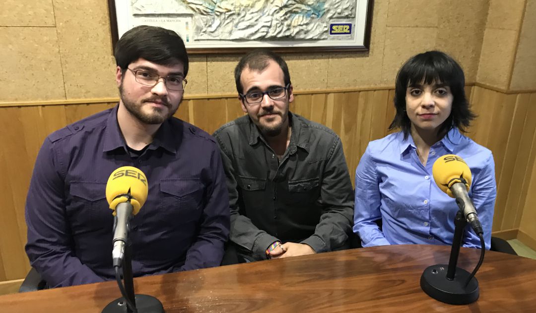 José Miguel Martín-Portugués, Pablo Gómez y María Navarro en el estudio de SER Cuenca. José Miguel Martín-Portugués, Pablo Gómez y María Navarro en el estudio de SER Cuenca.