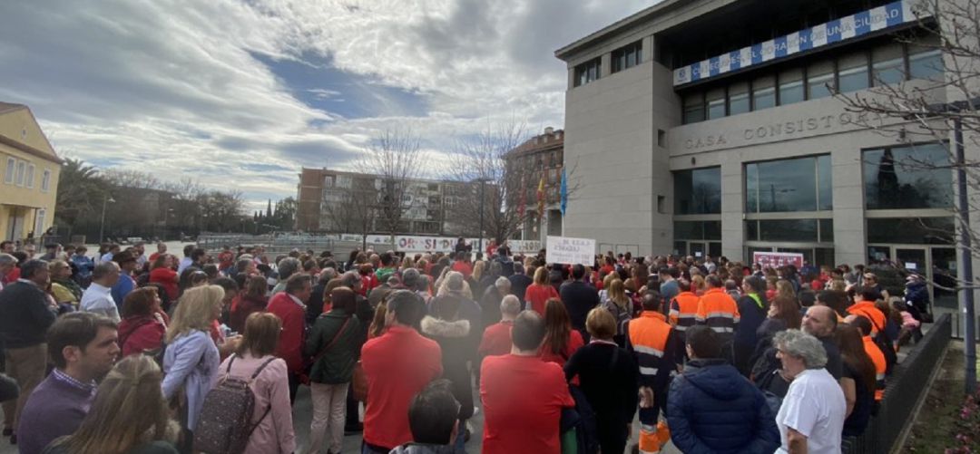 Imágen del paro realizado ante el Ayuntamiento leganense el pasado 25 de febrero. Imágen del paro realizado ante el Ayuntamiento leganense el pasado 25 de febrero.
