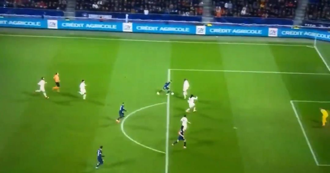 Mbappé, durante la jugada que ha dado la vuelta al mundo este miércoles Mbappé, durante la jugada que ha dado la vuelta al mundo este miércoles