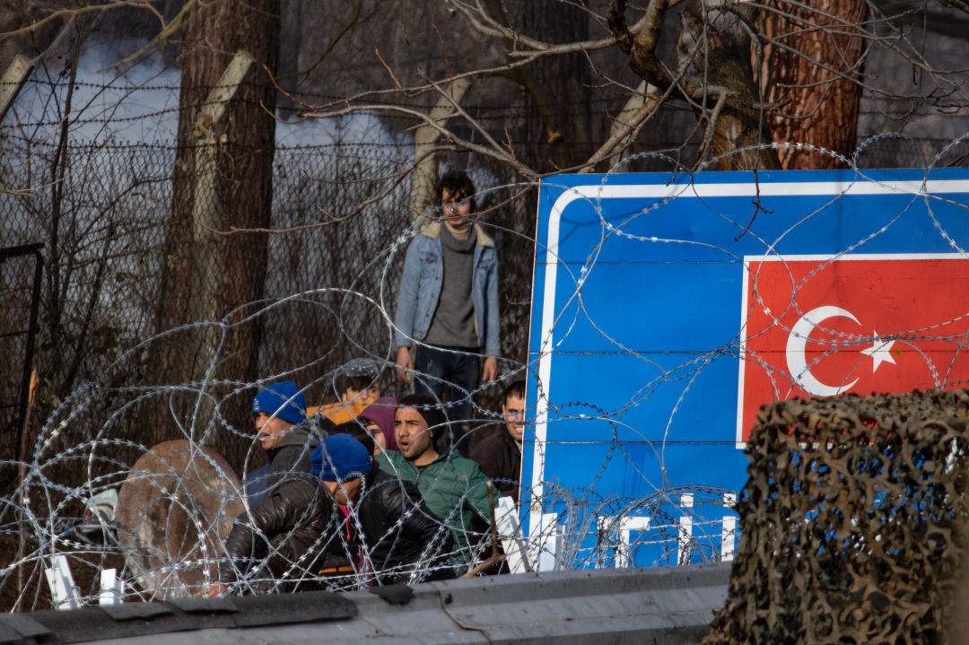 Un grupo de inmigrantes, en la frontera entre Grecia y Turquía. Un grupo de inmigrantes, en la frontera entre Grecia y Turquía.