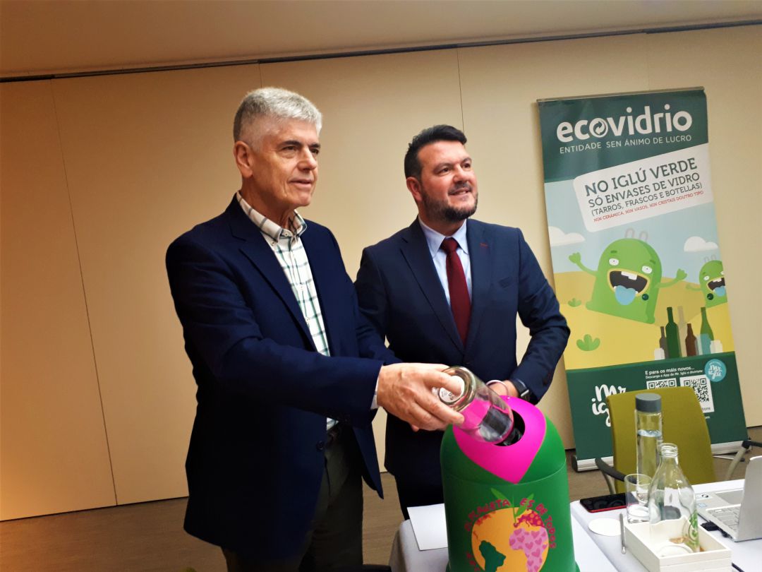 El gerente de Cogersa, Santiago Fernández, y el gerente de zona de Ecovidrio, Germán Fernández El gerente de Cogersa, Santiago Fernández, y el gerente de zona de Ecovidrio, Germán Fernández
