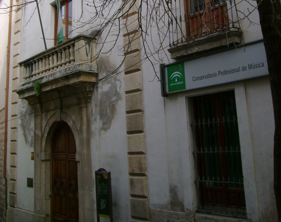 Acceso al Conservatorio de Música de la capital. Acceso al Conservatorio de Música de la capital.