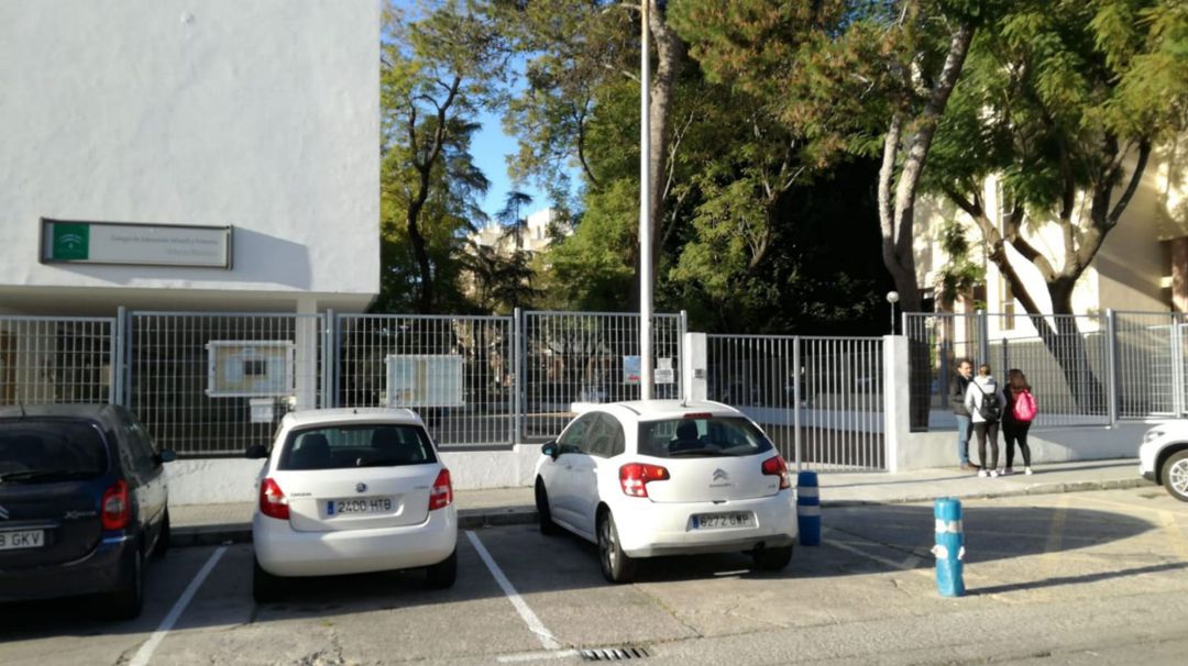 Puerta de entrada del CEIP Antonio Machado esta mañana de huelga Puerta de entrada del CEIP Antonio Machado esta mañana de huelga