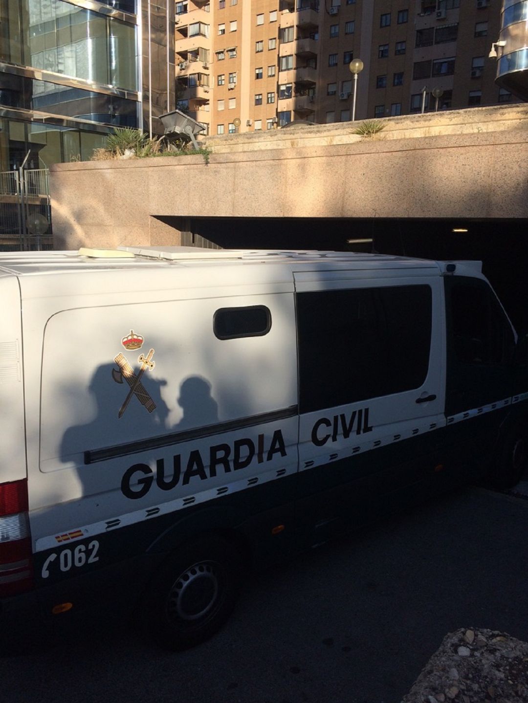 Un furgón de la Guardia Civil accede a la Audiencia Provincial Un furgón de la Guardia Civil accede a la Audiencia Provincial