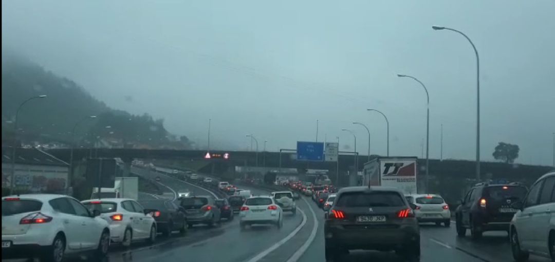 Las colas continuaban pasadas las nueve de la mañana. Las colas continuaban pasadas las nueve de la mañana.