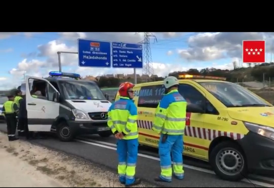 Atención de los servicios de emergencias en el atropello de la M-509 Atención de los servicios de emergencias en el atropello de la M-509