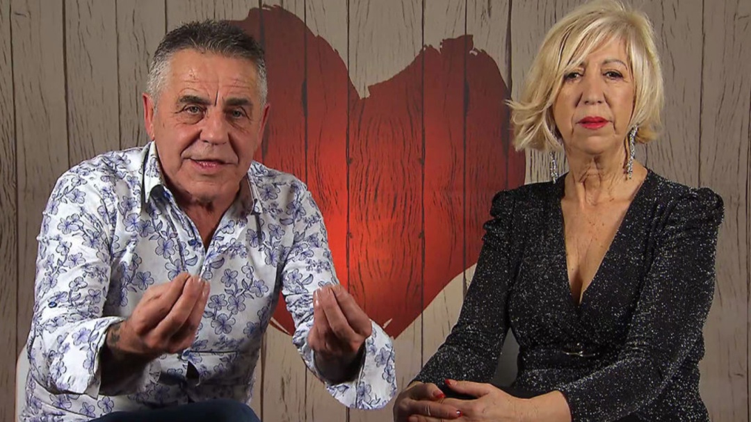 Una redactora de 'First Dates' tiene que intervenir por primera vez en la decisión de un comensal