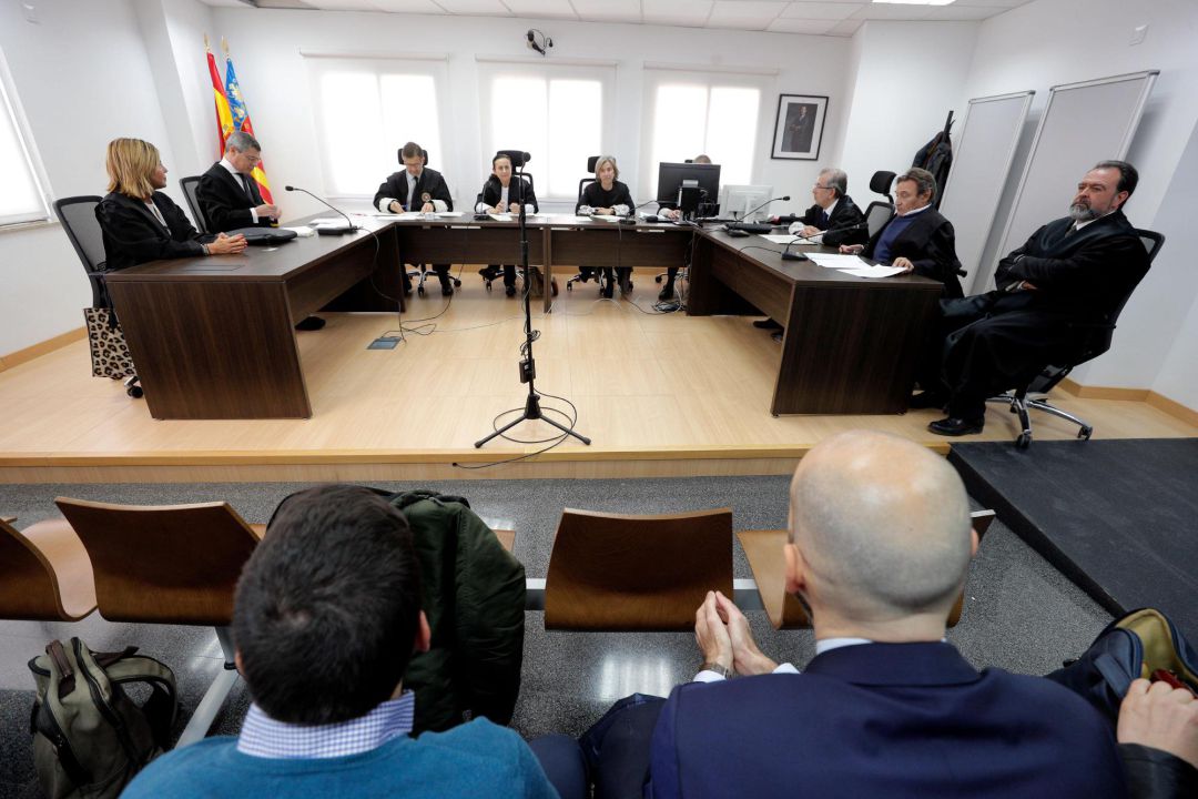 La fiscalía y la acusación particular del primogénito defienden ante tres magistrados del Tribunal Superior de Justicia de la Comunitat Valenciana (TSJCV) repetir el juicio del crimen a tiros de María del Carmen Martínez, viuda del expresidente de Caja Mediterráneo (CAM) Vicente Sala La fiscalía y la acusación particular del primogénito defienden ante tres magistrados del Tribunal Superior de Justicia de la Comunitat Valenciana (TSJCV) repetir el juicio del crimen a tiros de María del Carmen Martínez, viuda del expresidente de Caja Mediterráneo (CAM) Vicente Sala