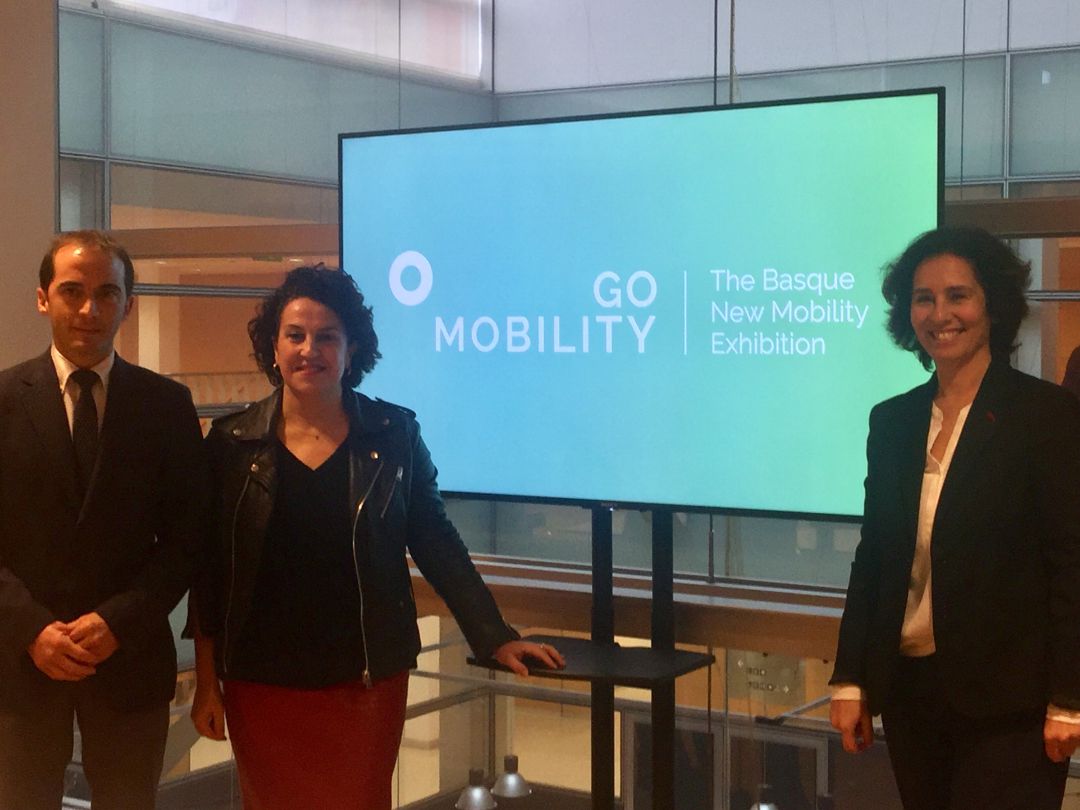 Iñigo Ansola, director del EVE, Ainhoa Aizpuru, diputada de
Proyectos Estratégicos y Mónica Alday, directora de Go Mobility, en la presentación de la segunda edición de la feria.
Iñigo Ansola, director del EVE, Ainhoa Aizpuru, diputada de
Proyectos Estratégicos y Mónica Alday, directora de Go Mobility, en la presentación de la segunda edición de la feria.