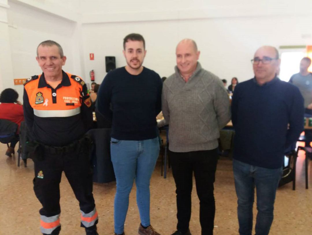 Juan José García, primero por la izquierda, acompañado por concejales, en la jornada de convivencia de la agrupación de voluntarios el pasado mes de noviembre Juan José García, primero por la izquierda, acompañado por concejales, en la jornada de convivencia de la agrupación de voluntarios el pasado mes de noviembre