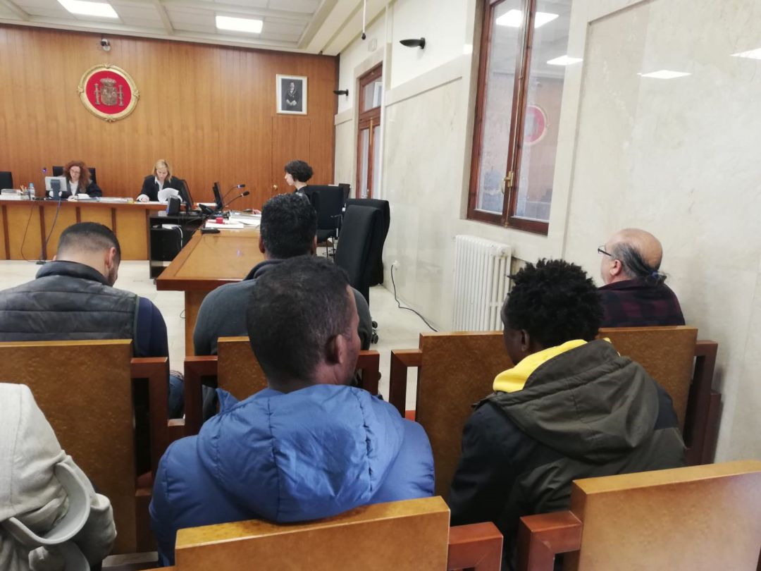 Los acusados de traficar con cocaína, MDMA y otras drogas en Magaluf, sentados en el banquillo de los acusados en la Audiencia Provincial. Los acusados de traficar con cocaína, MDMA y otras drogas en Magaluf, sentados en el banquillo de los acusados en la Audiencia Provincial.